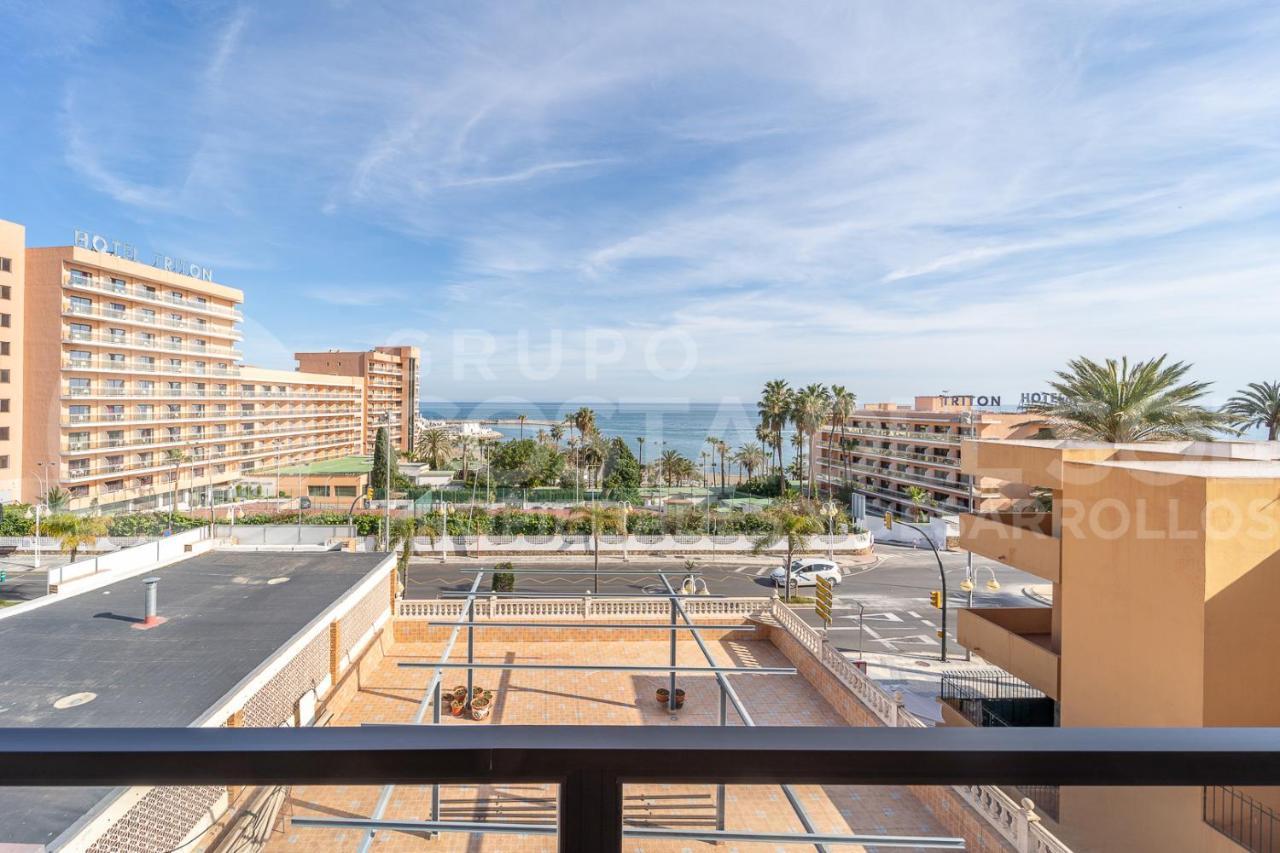 Espectacular Apartamento En Costa, Frente Al Mar Benalmádena